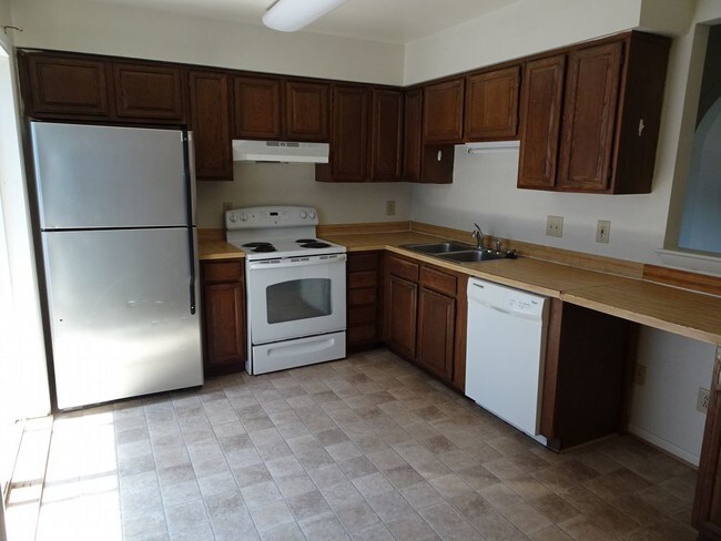 Building Photo - 3205 Barrington Dr