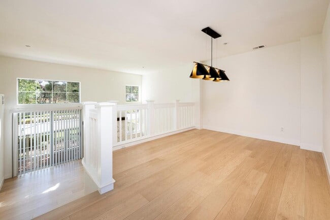 Building Photo - 356 Meridian Dr