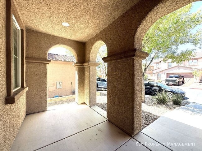 Building Photo - 548 Ivy Spring St