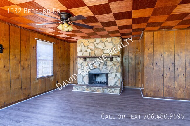 Foto del edificio - 1032 Bedford Dr