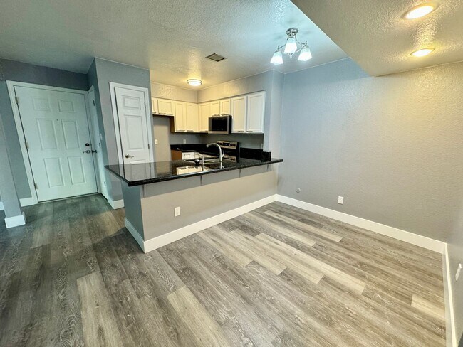 Foto del edificio - Cozy 2 Bedroom 1 Bath Available 09/01/2025