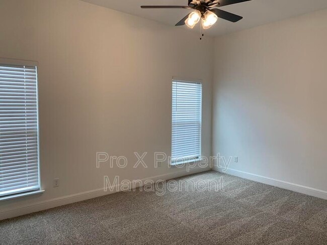 Building Photo - 812 Delaney Dr