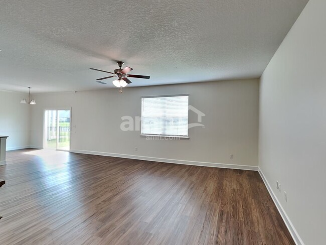 Foto del edificio - 3058 Creek Village Lane