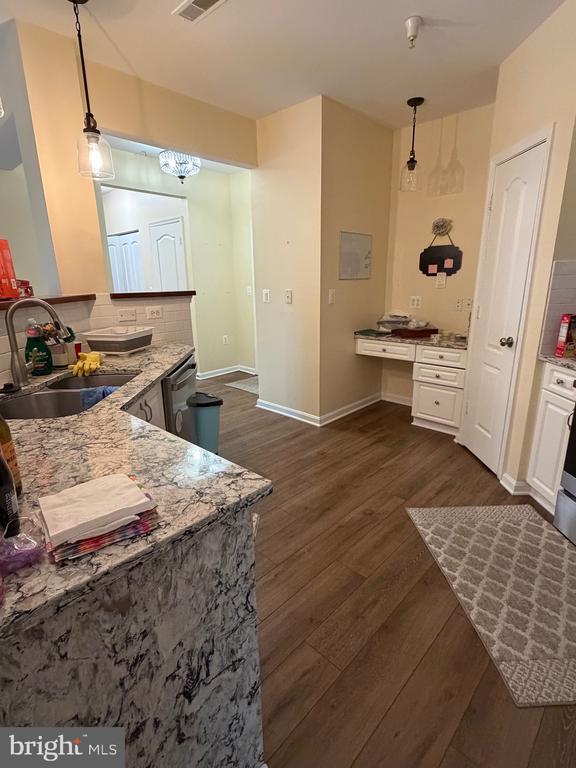 Foto del edificio - 400 Symphony Cir