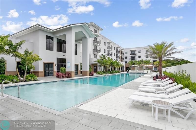 Foto principal - 5451 N University Dr