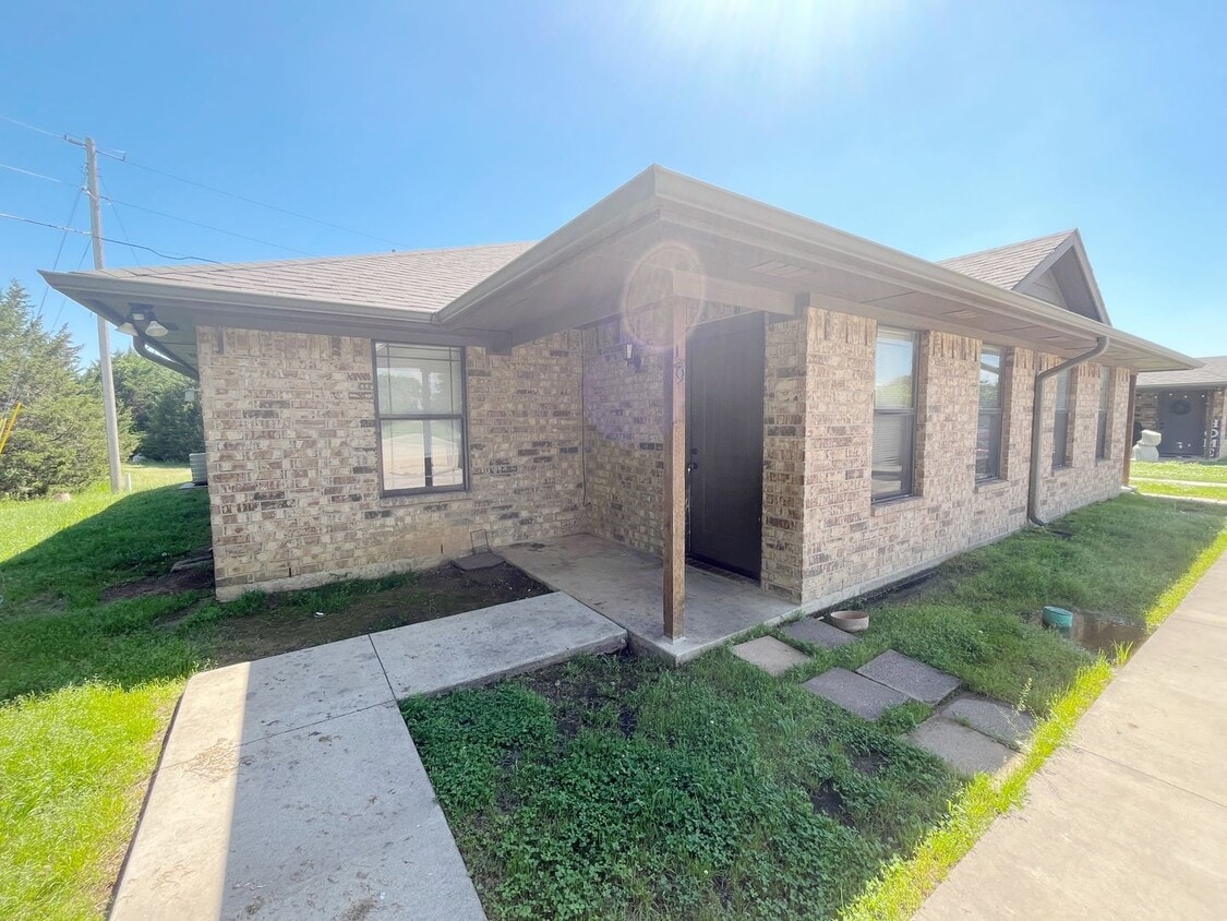 Primary Photo - Beautiful 3/2duplex near Silo Schools