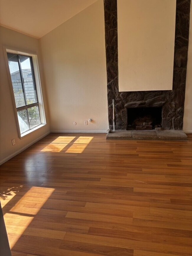 Foto del edificio - 5 Bedroom 3 bathrooms