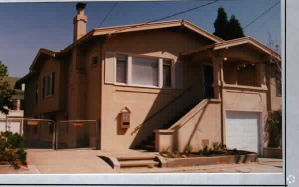 Building Photo - 452-454 42nd St