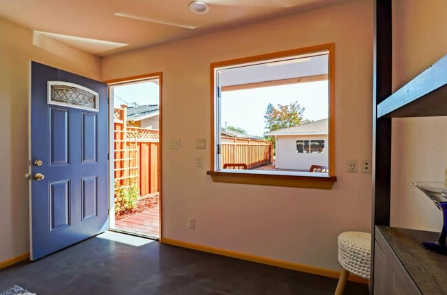 Building Photo - 1435 Bouret Dr
