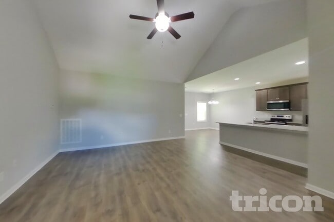 Building Photo - 831 Ellyson Dr
