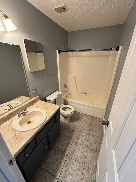 Foto del edificio - 3504 Brookway Dr