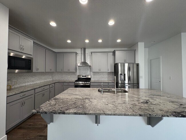 Building Photo - 6354 Upland View Dr