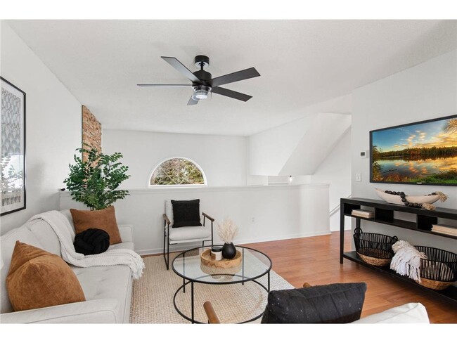 Building Photo - 6543 Regency Ln
