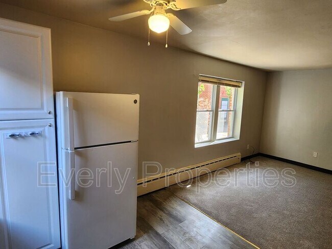 Building Photo - 8428 W Lisbon Ave