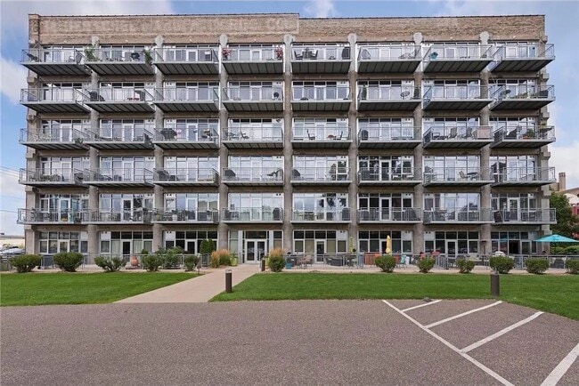Building Photo - 748 N 3rd St