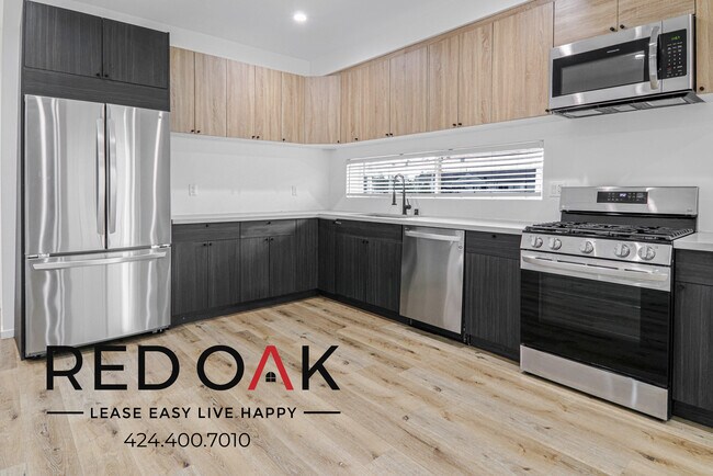 Building Photo - Luxurious and Spacious Three Story, Three ...
