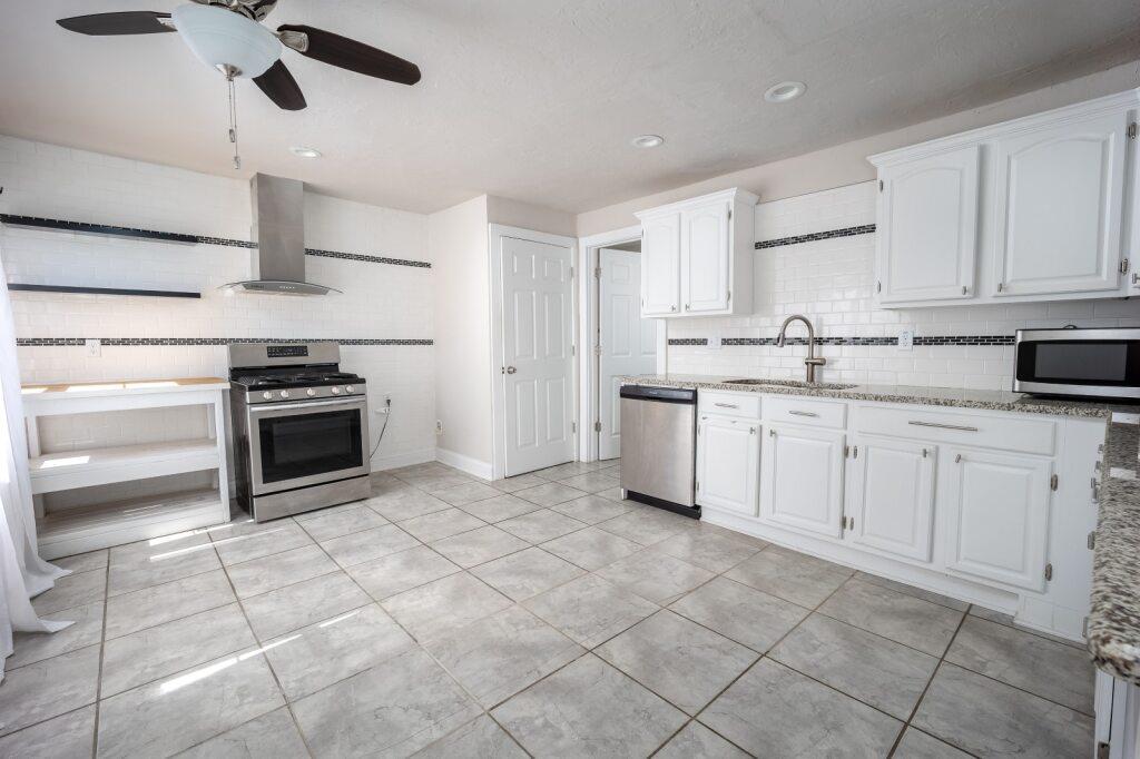 Primary Photo - 913 NW 48th St