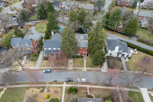 Foto del edificio - 317 W College Terrace