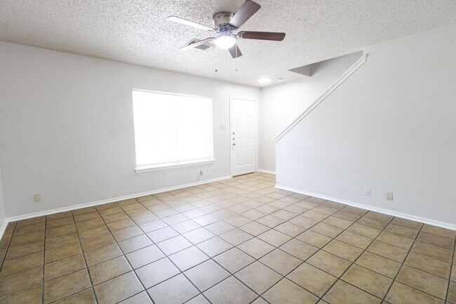 Building Photo - 5515 Kenton Bluff