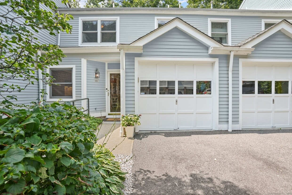 Primary Photo - 351 Pemberwick Rd