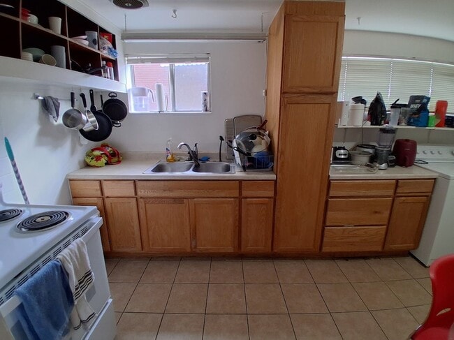 Building Photo - 778 N 600 E