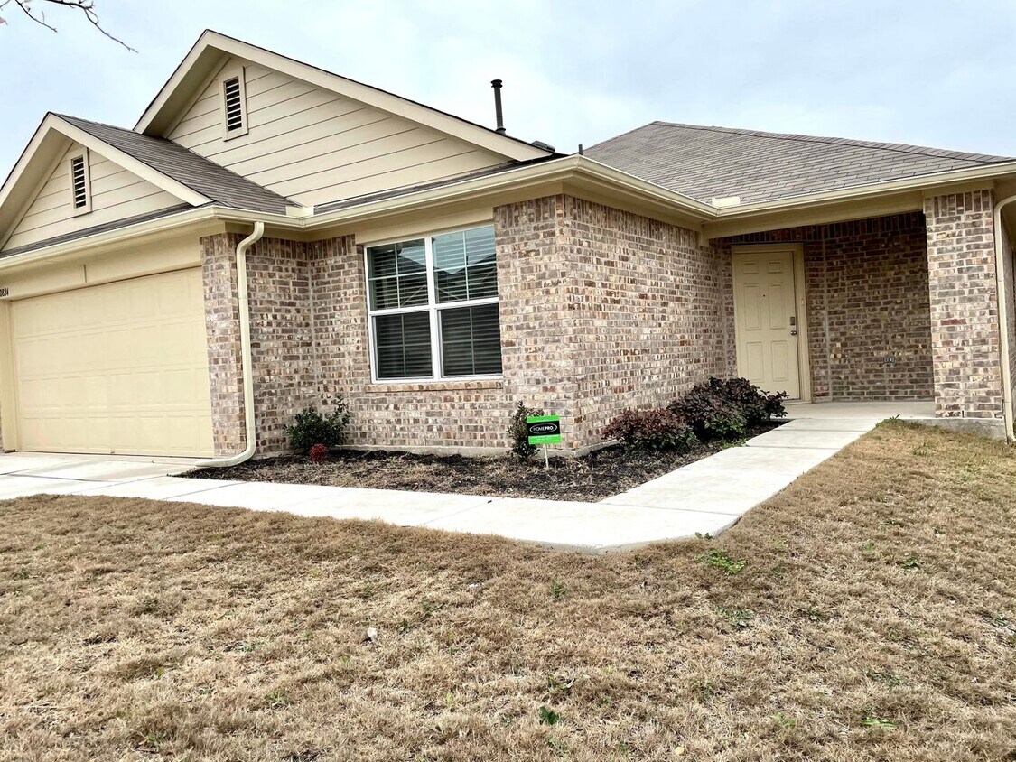 Primary Photo - Charming 4 bedroom, 2 bathroom in East-Cen...