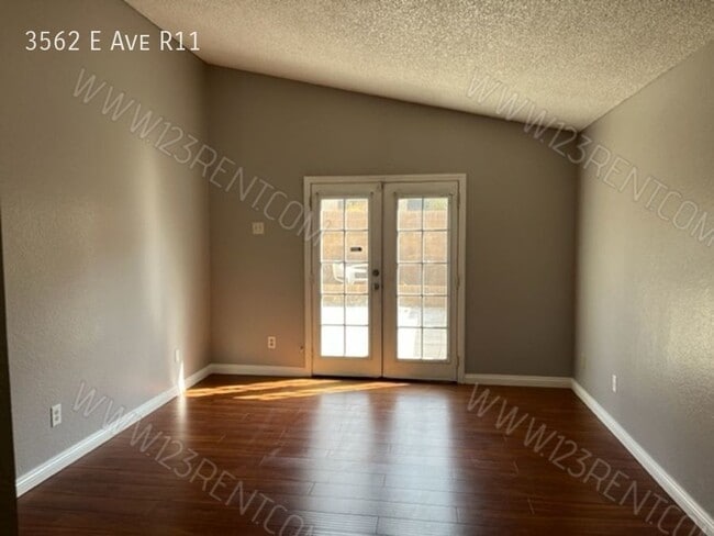 Foto del edificio - 3562 E Ave R-11