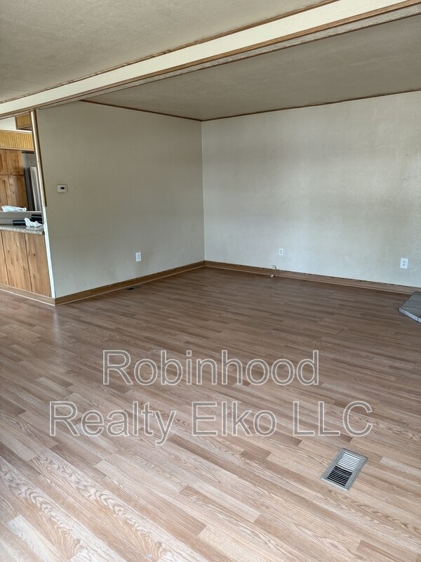 Foto del edificio - 1235 Ave G
