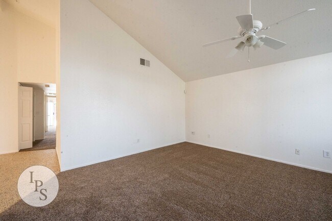 Foto del edificio - North West Fresno Home, 3BR/2BA, Lots of Amenities