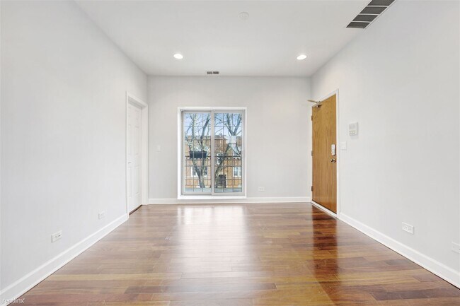 Foto del edificio - 2 br, 1 bath Condo - 3516 N Hamlin Ave