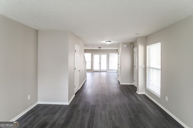 Foto del edificio - 1250 Holly Cir