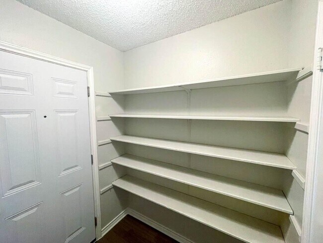 Foto del edificio - 2618 Alcott Ln