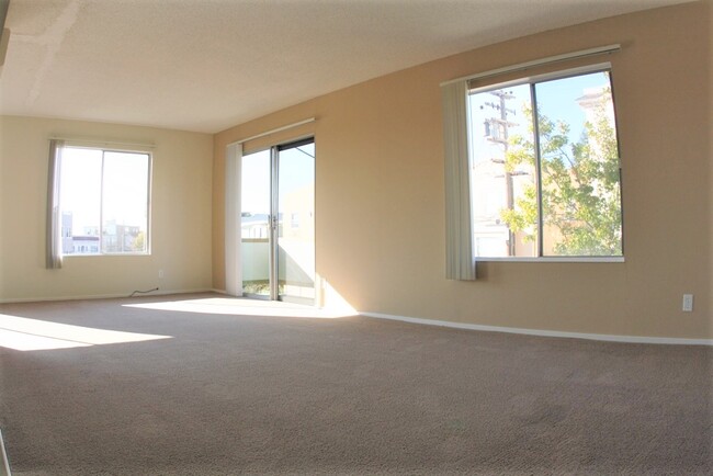 Building Photo - Athol Apartments