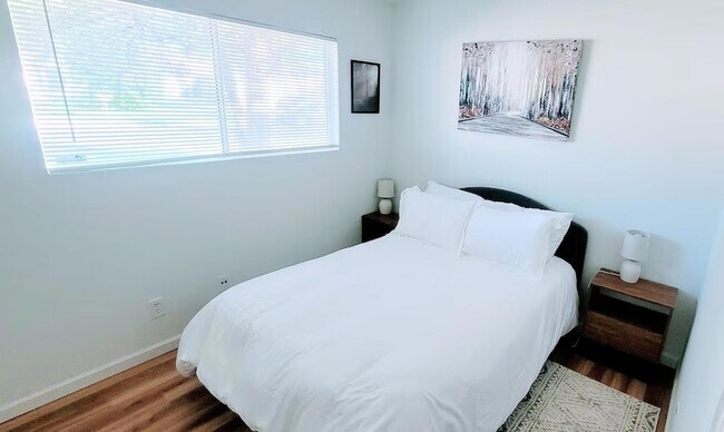 Foto del edificio - 12820 Copper Cliff Ave
