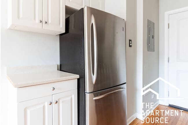 Building Photo - 744 W Addison St