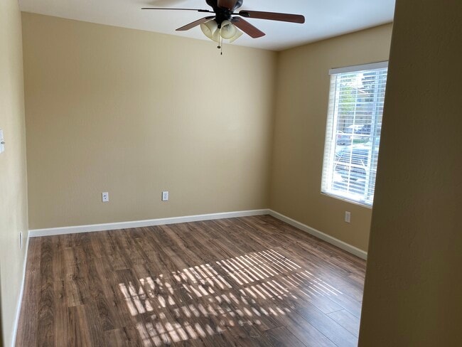 Formal dining room. - 11018 Sonoma Creek Ct