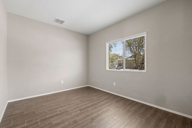 Building Photo - Beautiful 3 Bedroom with Den Home in Sagua...