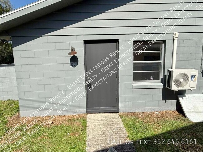 Foto del edificio - 5926 SE Front Rd