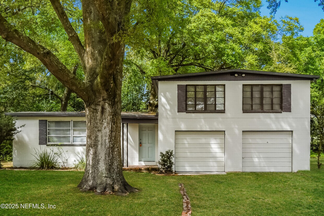 Foto principal - 7515 Eaton Ave