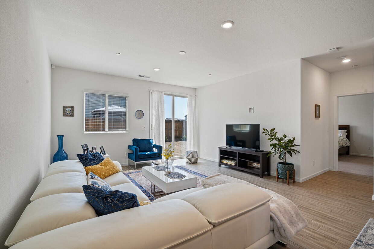 Foto del edificio - 3324 Pruett Dr