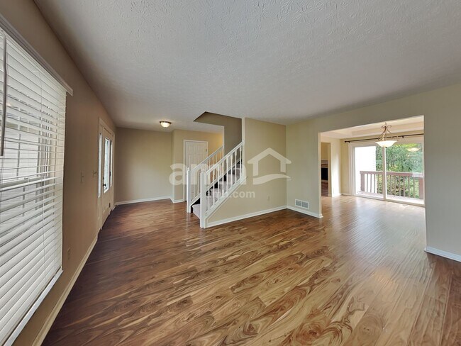 Foto del edificio - 392 Old Ivory Ct