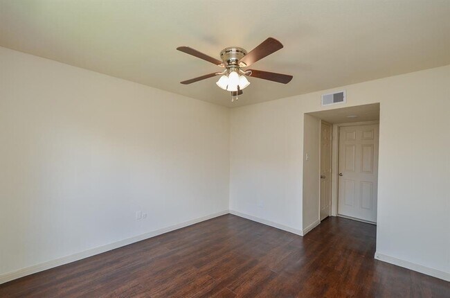 Building Photo - 2100 Wilcrest Dr