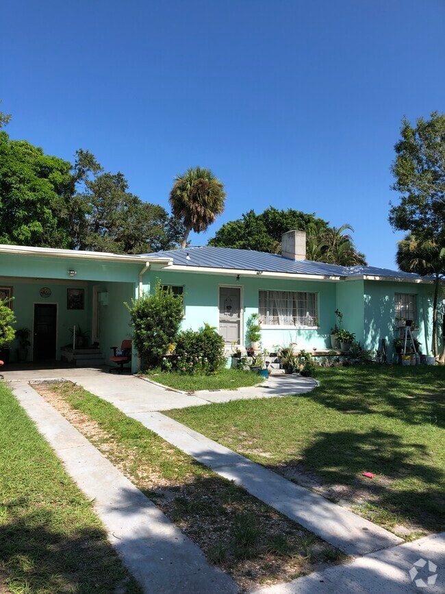 Downtown Fort Pierce Apartments for Rent with Hardwood Floors Fort