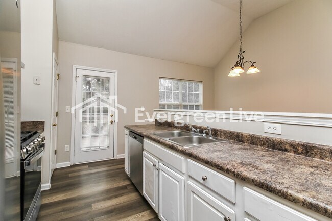 Building Photo - 270 Greenway Dr