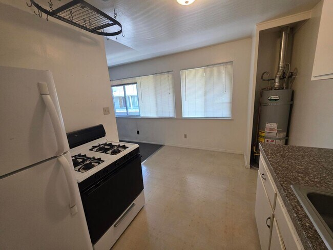 Foto del edificio - 2 bedroom across from Ohlone Park