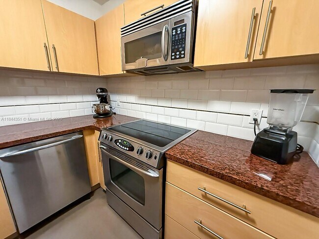 Foto del edificio - 7441 Wayne Ave