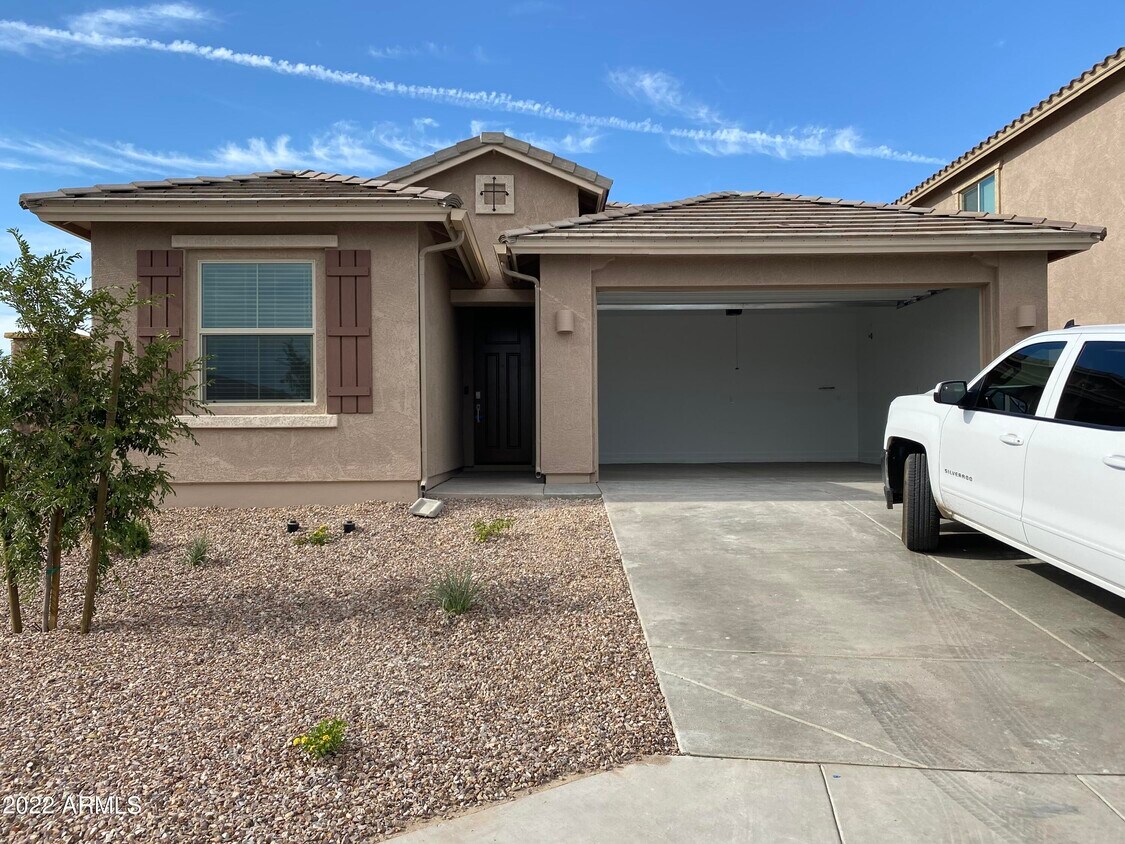 Primary Photo - 468 Pinnacle Ridge Dr