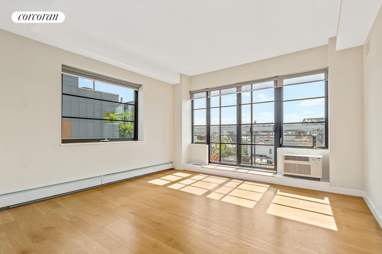 Foto principal - 527 Court St
