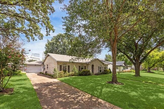 Foto del edificio - 14130 Britoak Ln