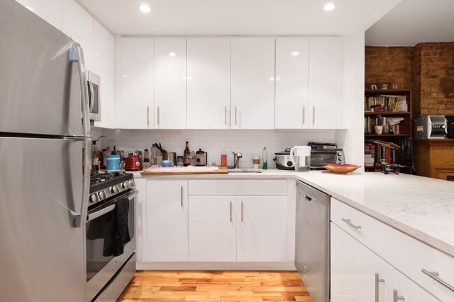 Building Photo - 115 W 130th St